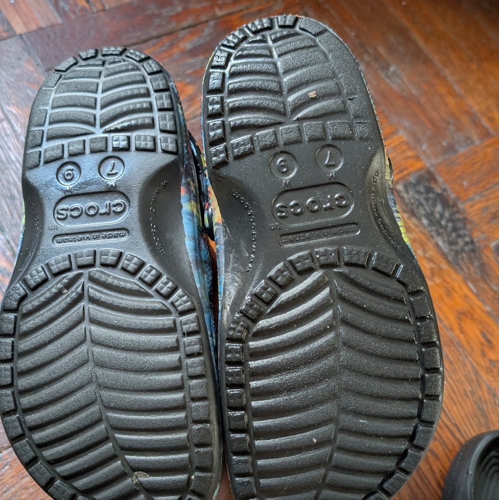 Crocs - Picture 2 of 2
